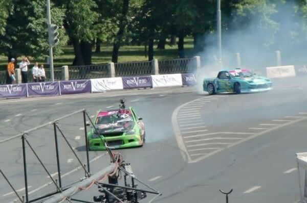 18 июля у стен Кремля прошло автошоу Bavaria Moscow City Racing с показательные заездами болидов Формулы-1