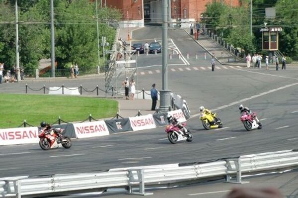 18 июля у стен Кремля прошло автошоу Bavaria Moscow City Racing с показательные заездами болидов Формулы-1