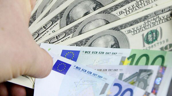 Курс евро к доллару снизился на негативных новостях из Европы