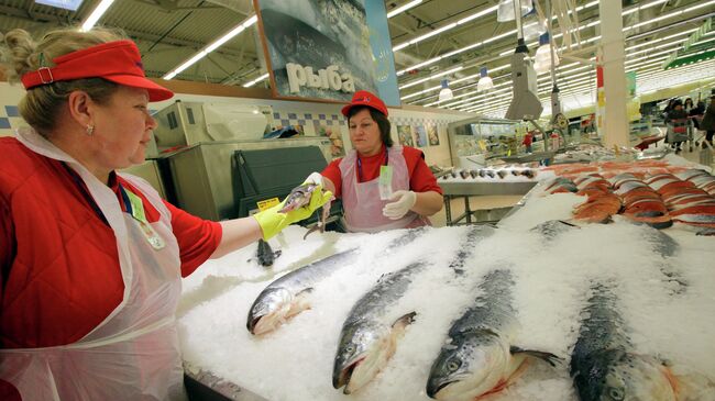 Продавцы рыбного отдела. Архив