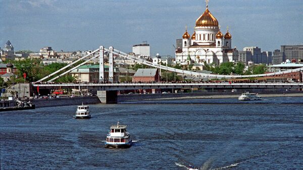 Вид на Крымский мост и Храм Христа Спасителя