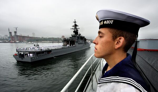 Отряды боевых кораблей Японии и США прибыли во Владивосток для участия в параде по случаю дня ВМФ