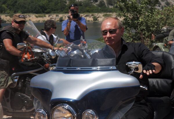 Путин приехал на байк-шоу в Севастополе