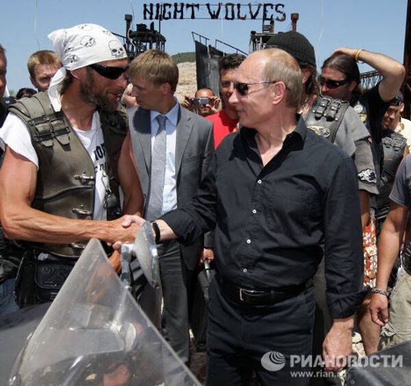 Владимир Путин и Ночные волки  на байк-шоу