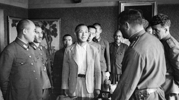 Советское командование принимает капитуляцию частей японской армии