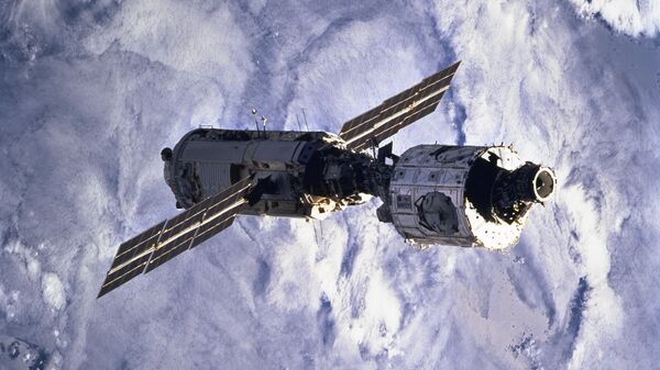 26 июля 2000 года российский космический модуль «Звезда», выведенный на орбиту двумя неделями ранее, успешно пристыковался к паре других модулей: американскому Unity и российской же «Заре».