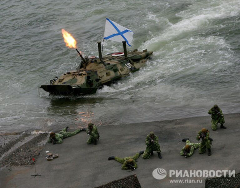 Военно-морской парад и театрализованное представление, посвященные Дню Военно-морского флота во Владивостоке