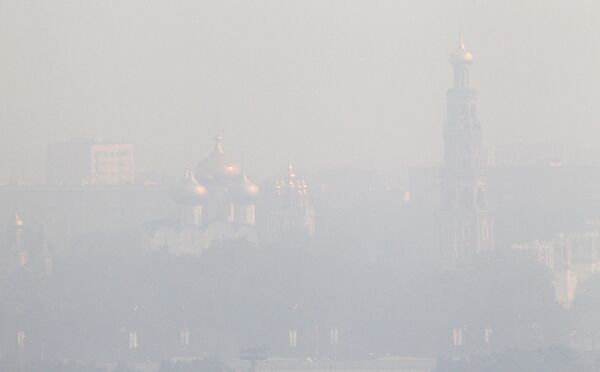 Дым от торфяных пожаров окутал практически всю Москву