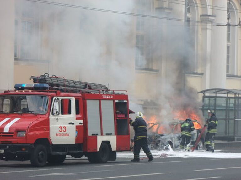 В центре Москвы сгорел легковой автомобиль