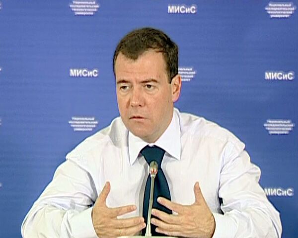 Медведев без пиджака поговорил с инвесторами об инновациях