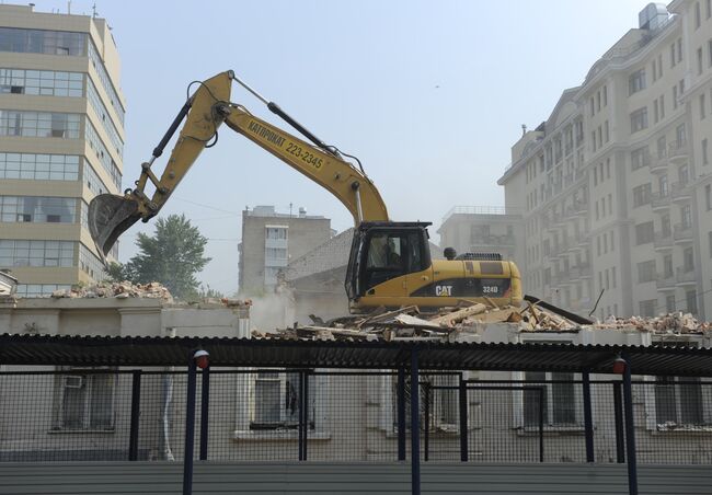 Ситуация на месте сноса усадьбы Алексеевых в центре Москвы. Архив