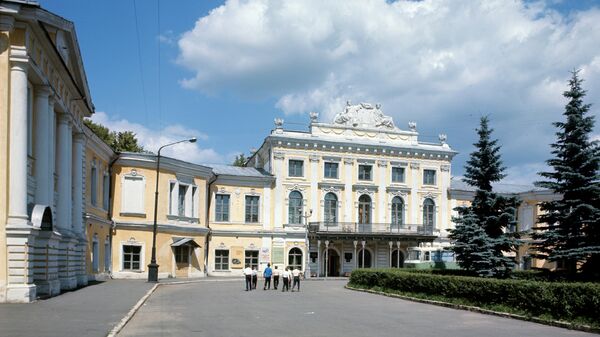 Путевой дворец, памятник архитектуры XVIII века, архивное фото