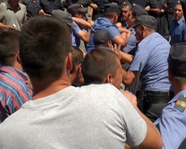 Курсанты ростовской школы милиции устроили незаконный митинг 