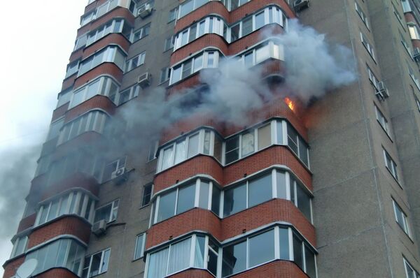 Пожар в жилом доме на юге Москвы 