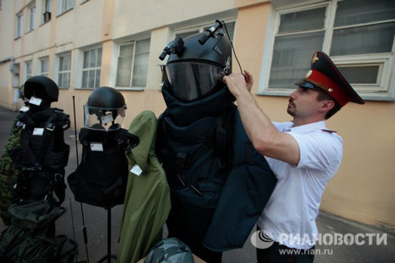 Демонстрация современной спецтехники и транспорта в НПО Спецтехники и связи МВД РФ