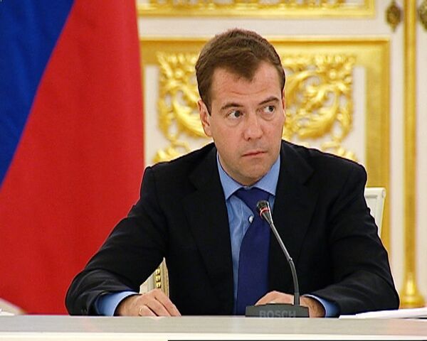 Медведев решил отказаться от золота в общении с чиновниками 