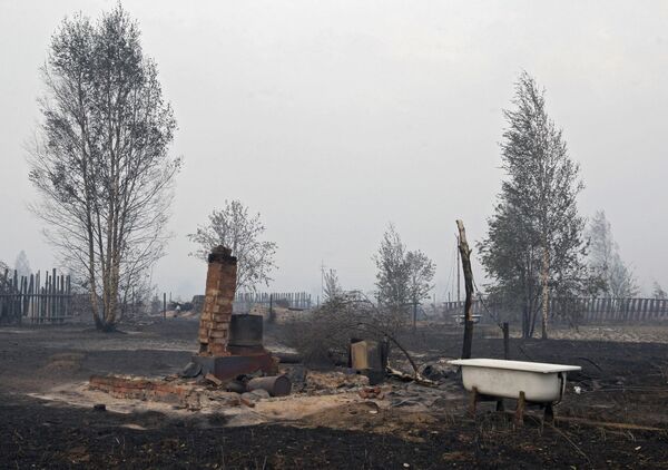 Вид на сгоревшую деревню Верхняя Верея. Архив