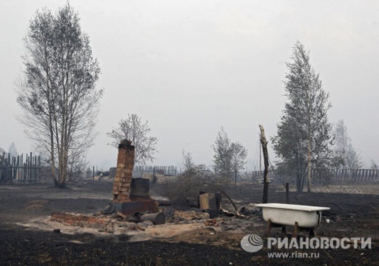 Вид на сгоревшую дотла деревню Верхняя Верея