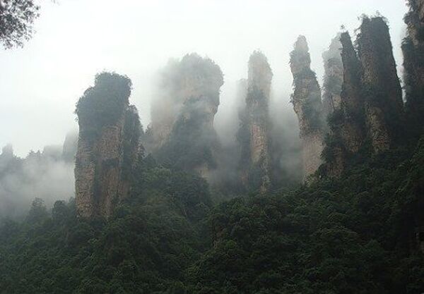 Парящие скалы в Китае 