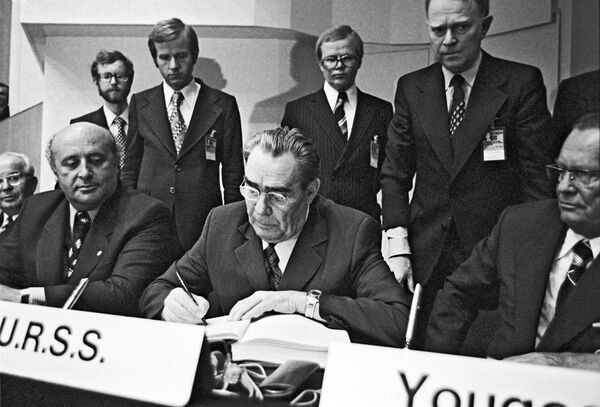 Л.Брежнев на Совещании по безопасности в Европе, проходящем в Хельсинки 