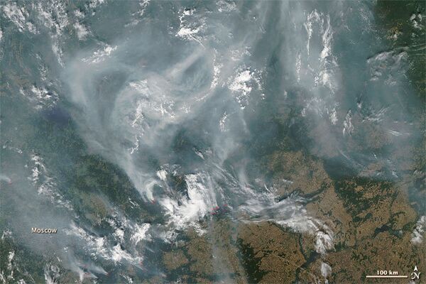 Пожары и дым в Подмосковье. Вид из космоса