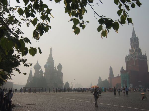 Москва в 2010 г. Горящие торфяники в Москве 2010. Москва 2010 год жара торфяники. 2010 Год Москва торфяники смог в метро. Смог в Москве 2010 ВДНХ.