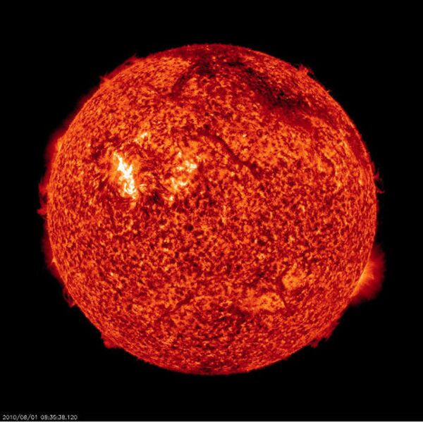 Мощный выброс плазмы произошел на Солнце