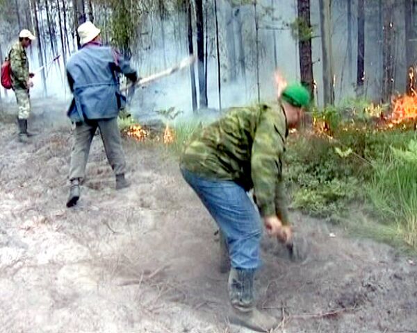Жители Мордовии борются с огнем лопатами и молятся о дожде