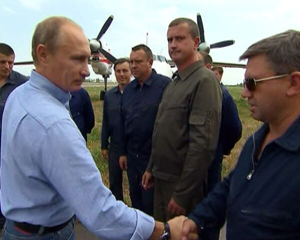 Путин поблагодарил летчиков за тушение пожаров