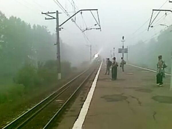 В Гжели дым скрывает прибывающие электрички от пассажиров