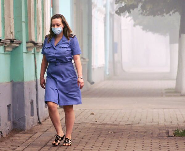Жители Коломны спасаются от дыма при помощи марлевых повязок