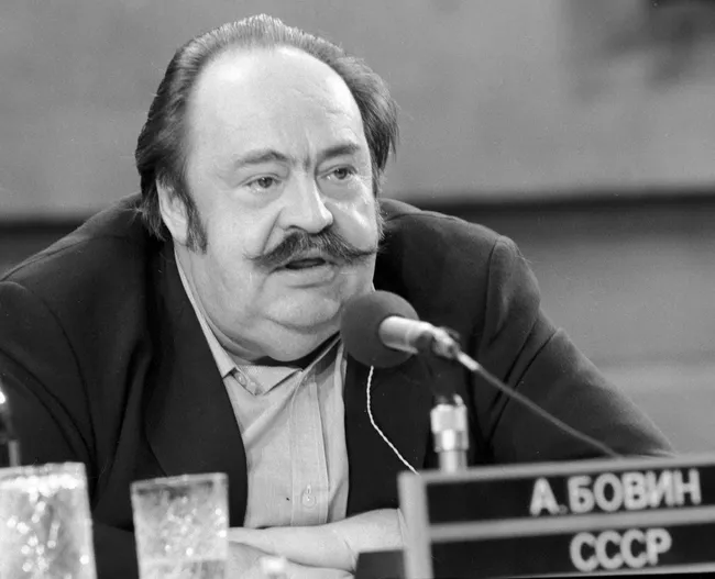 Политический обозреватель А. Бовин