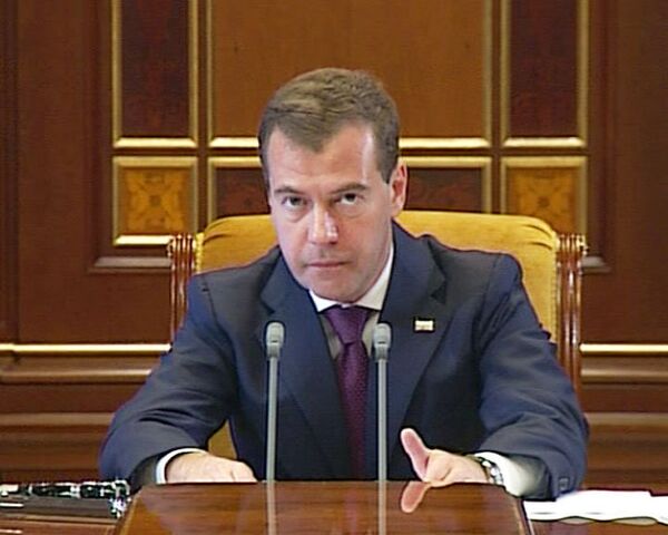 Медведев предложил переименовать милицию в полицию