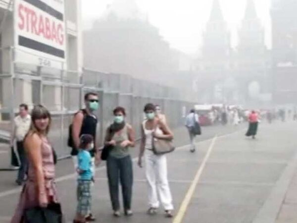 Москва продолжает тонуть в едком дыму. Съемки очевидца