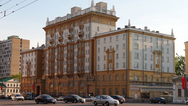 Здание американского посольства в Москве. Архивное фото