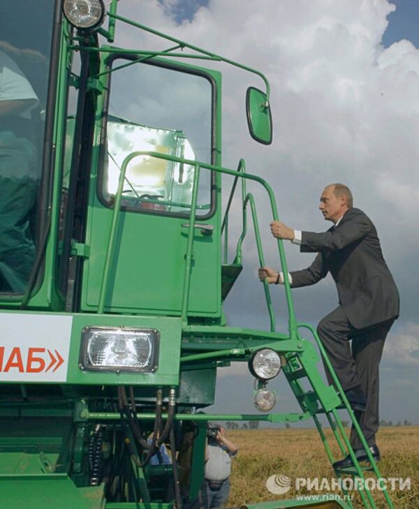 В.Путин во время рабочей поездки по Краснодарскому краю