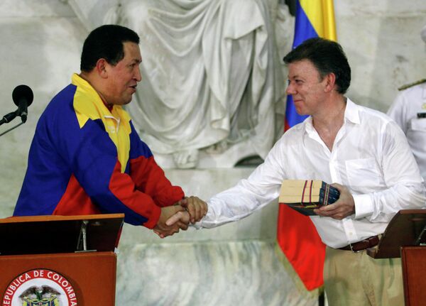 Президент Венесуэлы Уго Чавес и президент Колумбии Хуан Мануэль Сантос на встрече в Колумбии