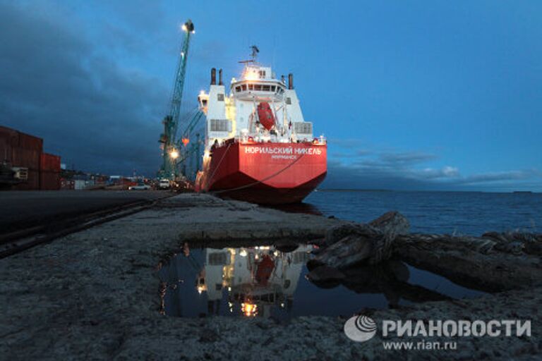 Экспедиция морского спасательного буксира МЧС Неотразимый в район архипелага Новая Земля