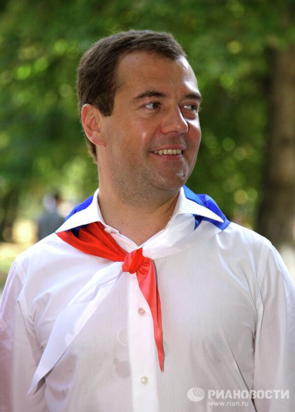 Президент РФ Д.Медведев посетил детский оздоровительный пансионат Красный десант
