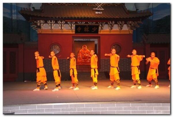 Представление в Шаолиньском монастыре
