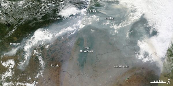 Дым от лесных пожаров в центре России и на Урале 14 августа 2010 года