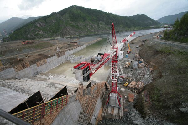 Принятие первой очереди берегового водосброса на Саяно-Шушенской ГЭС