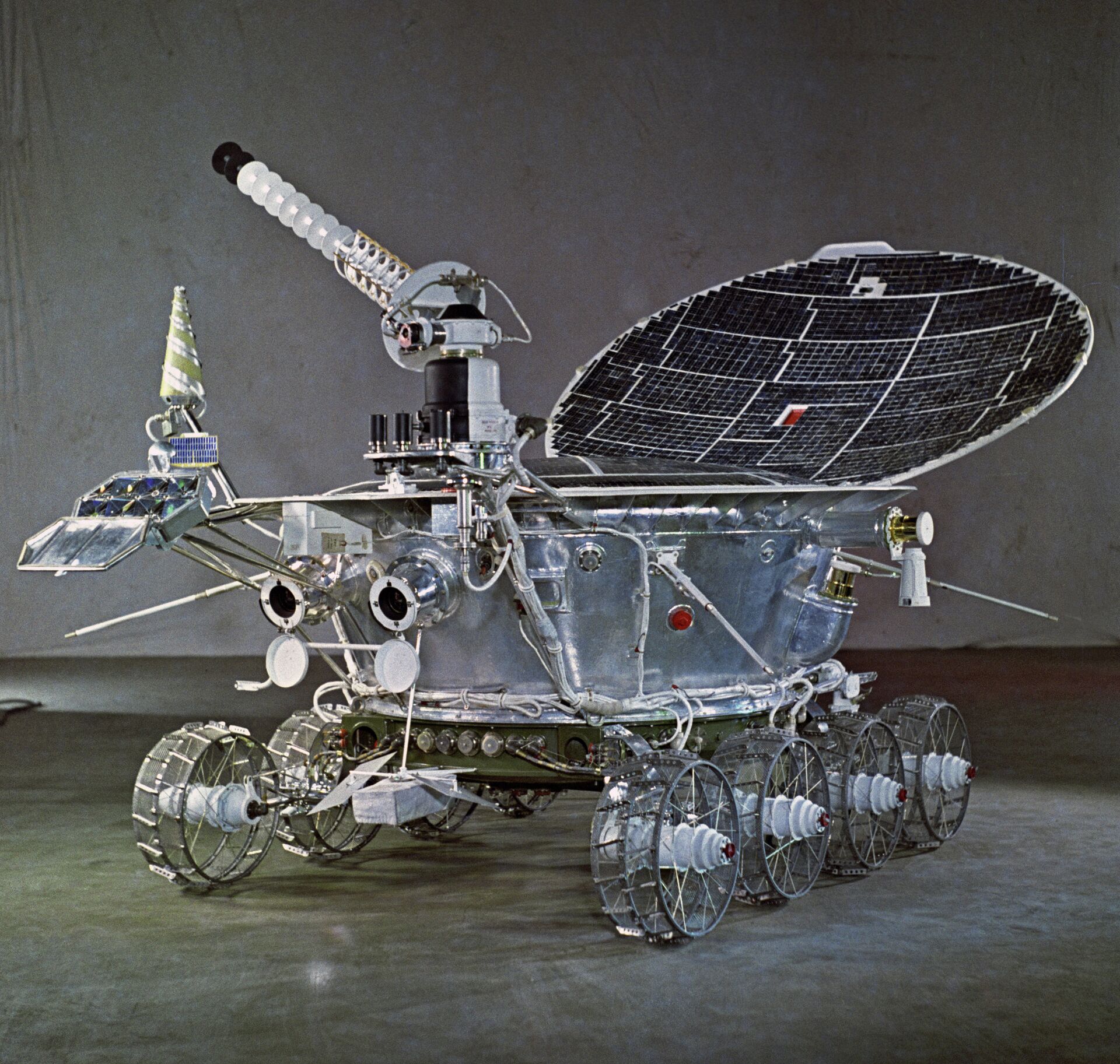 Первый лунный самоходный аппарат Луноход-1 - РИА Новости, 1920, 14.04.2023