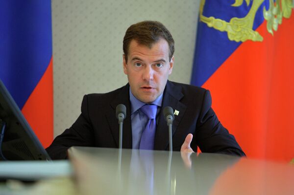 Работа по созданию ТС идет без серьезных сбоев, заявил Медведев