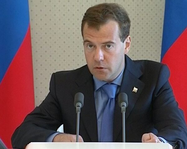 Медведев призвал избавиться от барьеров в торговле со странами ТС 
