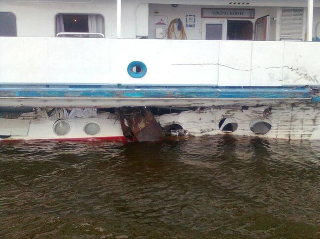 Столкновение судов в Рыбинском водохранилище у населённого пункта Лехково