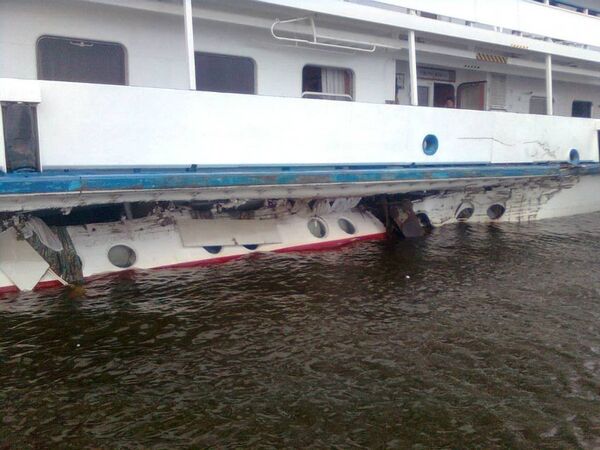 Столкновение судов в Рыбинском водохранилище у населённого пункта Лехково