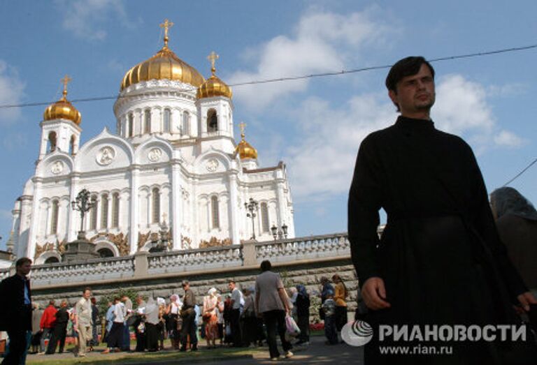 У храма Христа Спасителя