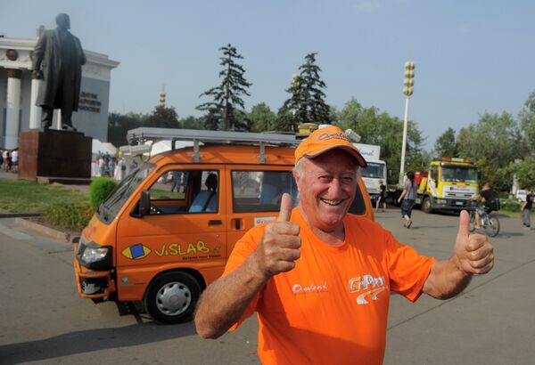 Участники автопробега Overland World Truck Expedition (Милан-Шанхай-Милан) сделали остановку на ВВЦ в Москве