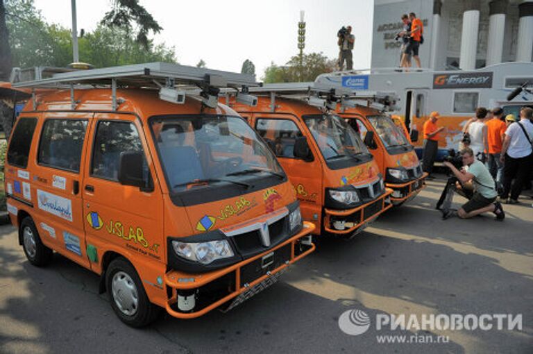 Участники автопробега Overland World Truck Expedition (Милан-Шанхай-Милан) сделали остановку на ВВЦ в Москве